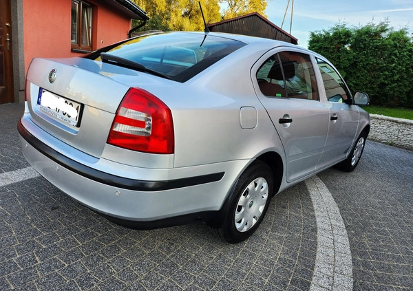 Skoda Octavia cena 21900 przebieg: 267000, rok produkcji 2012 z Poręba małe 106